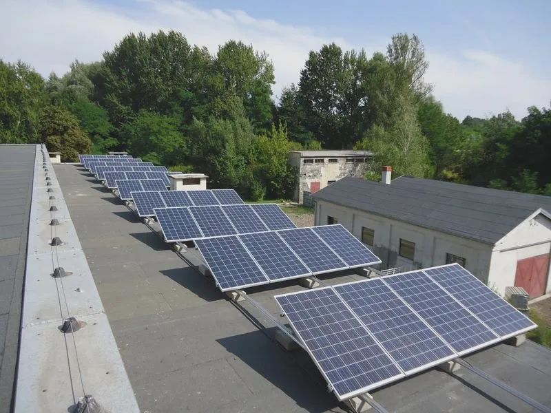 Ile kosztują solary na dach – co warto wiedzieć przed zakupem?